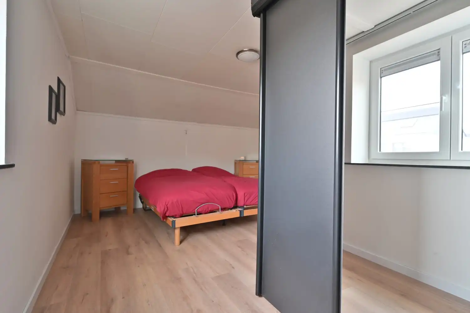 Gerenoveerde halfvrijstaande woning met patio-tuin en prachtig bijgebouw, in het hart van Neerharen foto 22