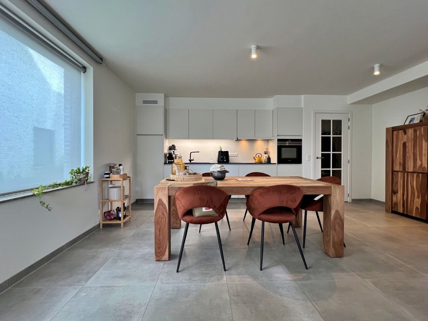Gelijkvloers 2-slaapkamer appartement met terras, carport en staanplaats foto 7
