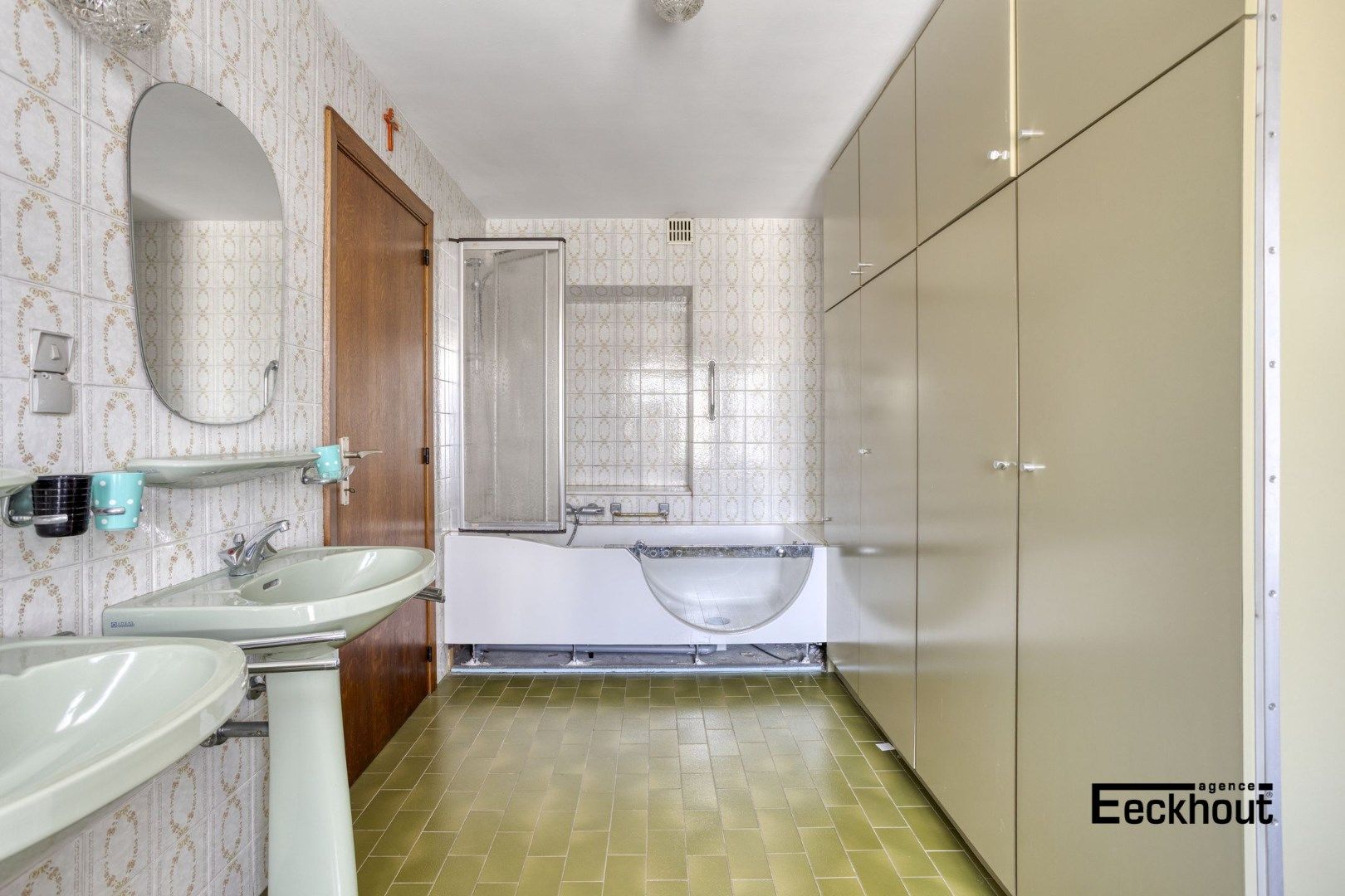 Zeer ruime (247 m²), halfopen woning met veel potentieel! foto 14