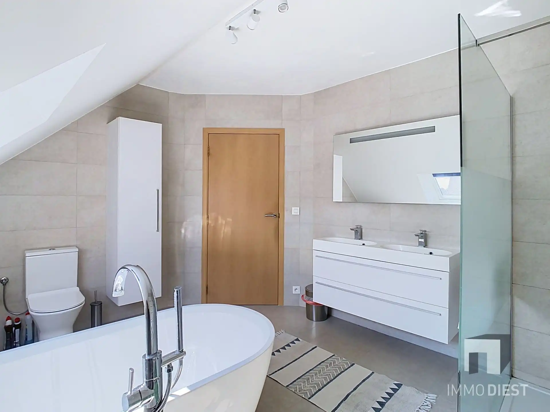 Unieke duurzame woning met 5 slaapkamers foto 27