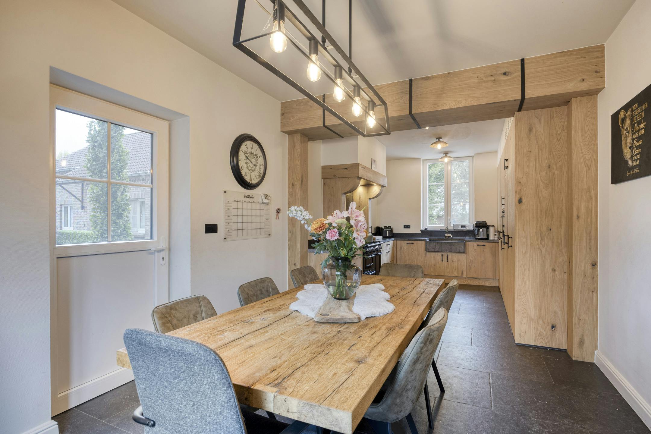 Ruime, charmante woning met loft te koop in Maaseik foto 4