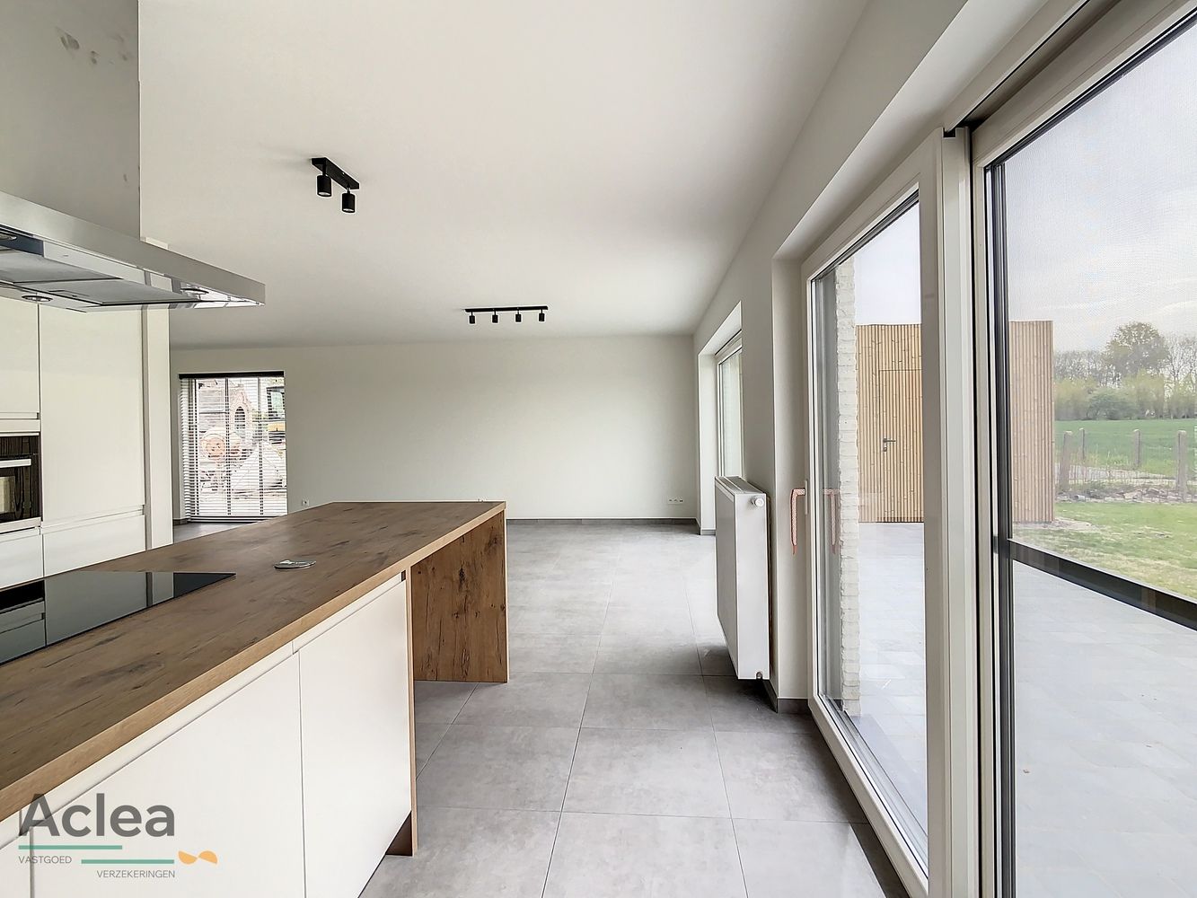 Prachtige nieuwbouw koppelwoning met 4 slpks foto 5