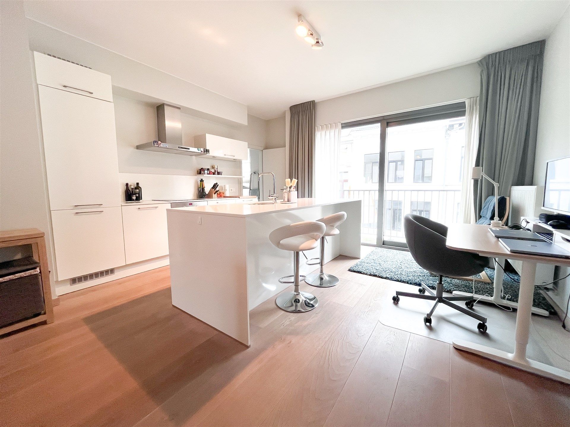 Instapklaar 3 slaapkamer appartement met 2 terrassen foto 3