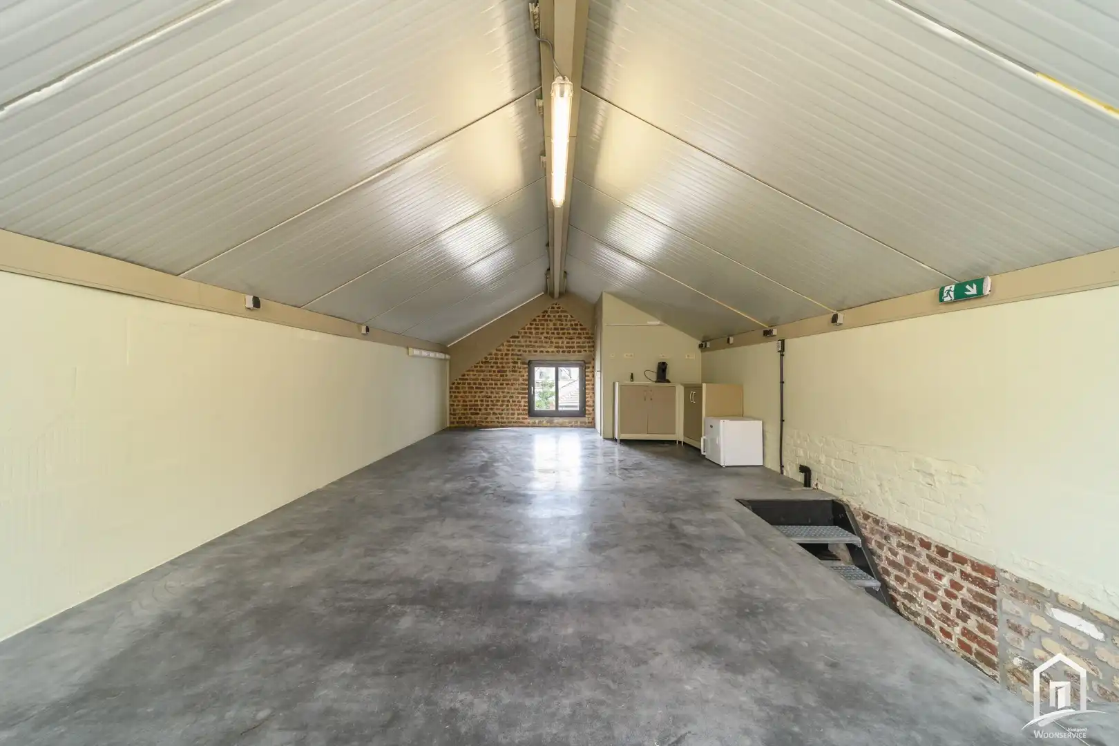 Magazijn op centrale locatie te Nieuwerkerken foto 8