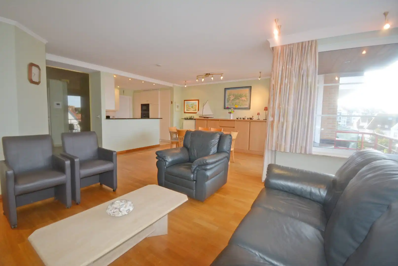 Ruim appartement met 3 slaapkamers op wandelafstand van het strand. foto 4