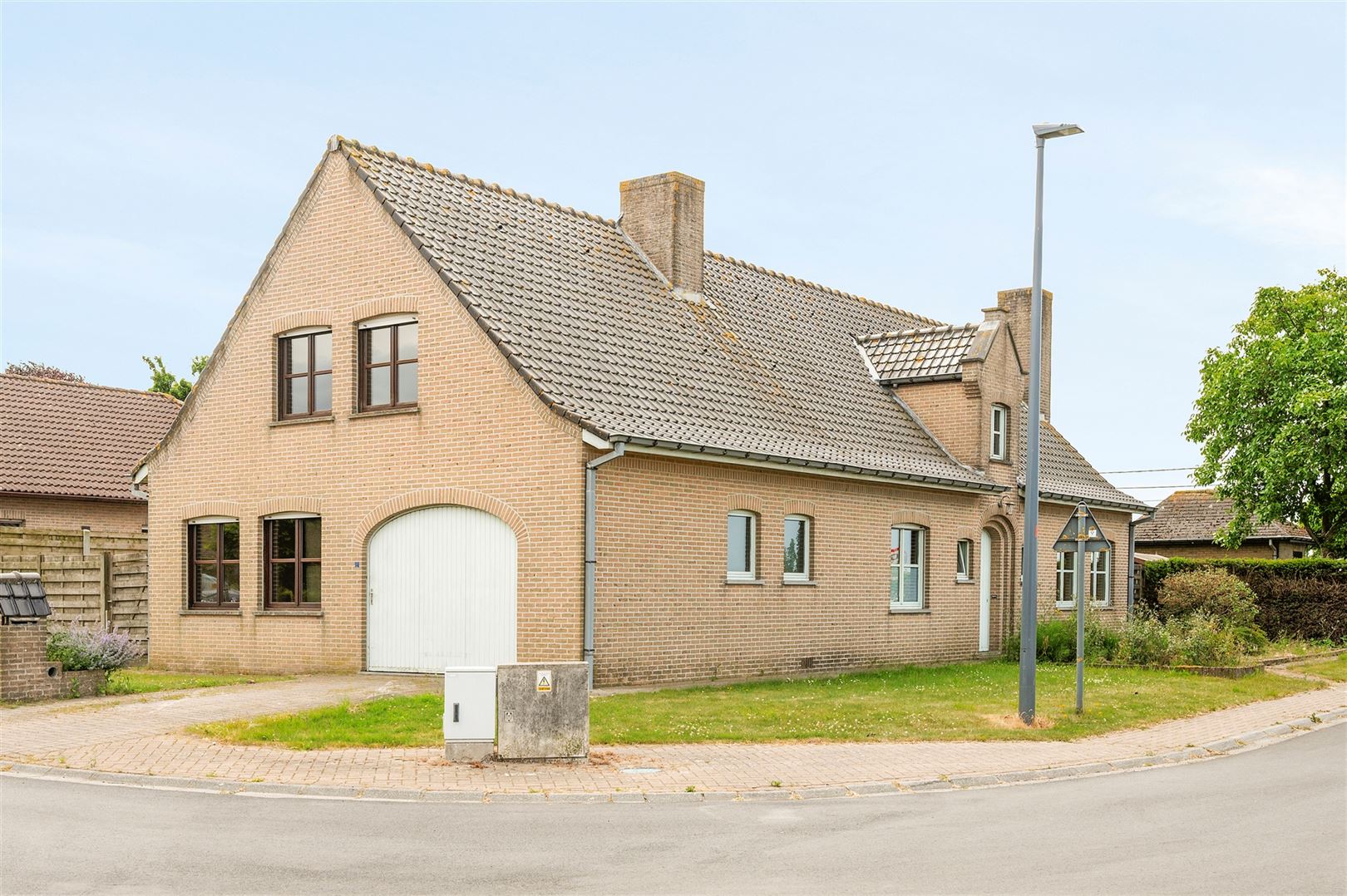 ()=>{if(producerUpdateValueVersion(node),producerAccessed(node),node.value===ERRORED)throw node.error;return node.value} Neerhofweg 1 - 8840 WESTROZEBEKE