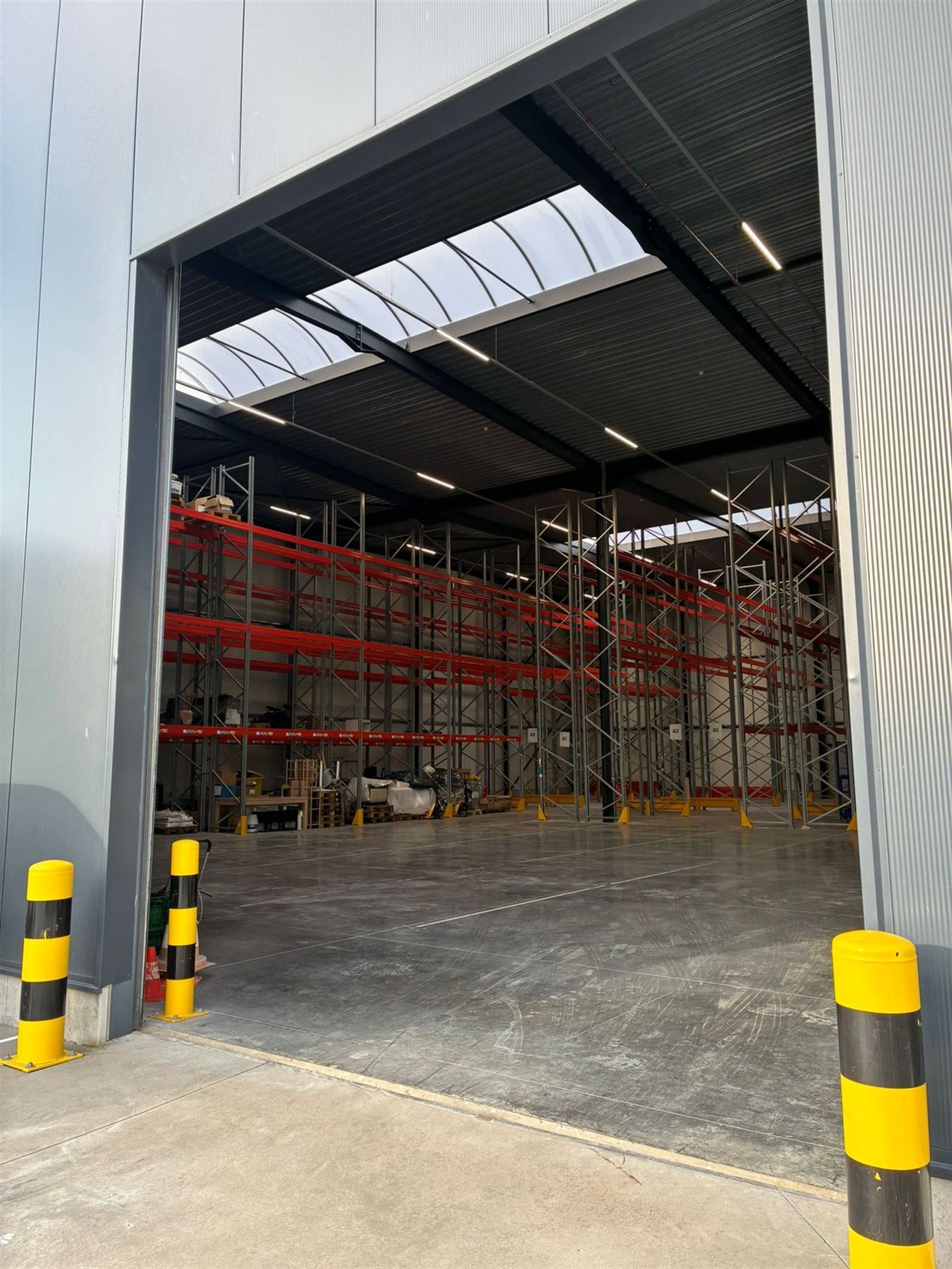 Loods met kade foto 18