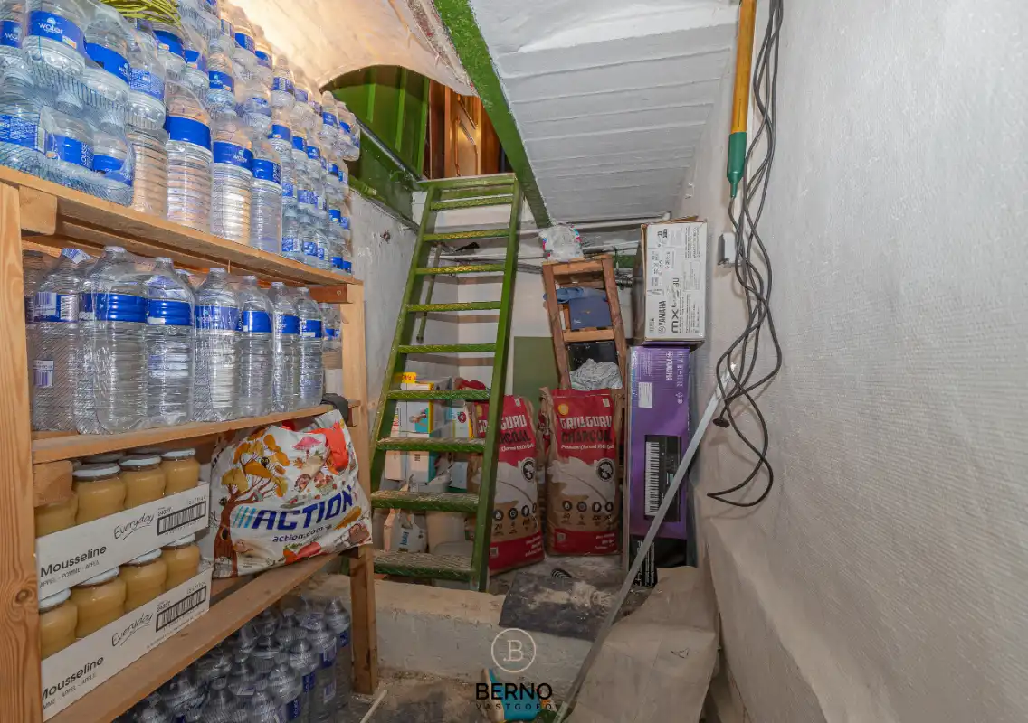 Op te frissen woning met koer foto 15