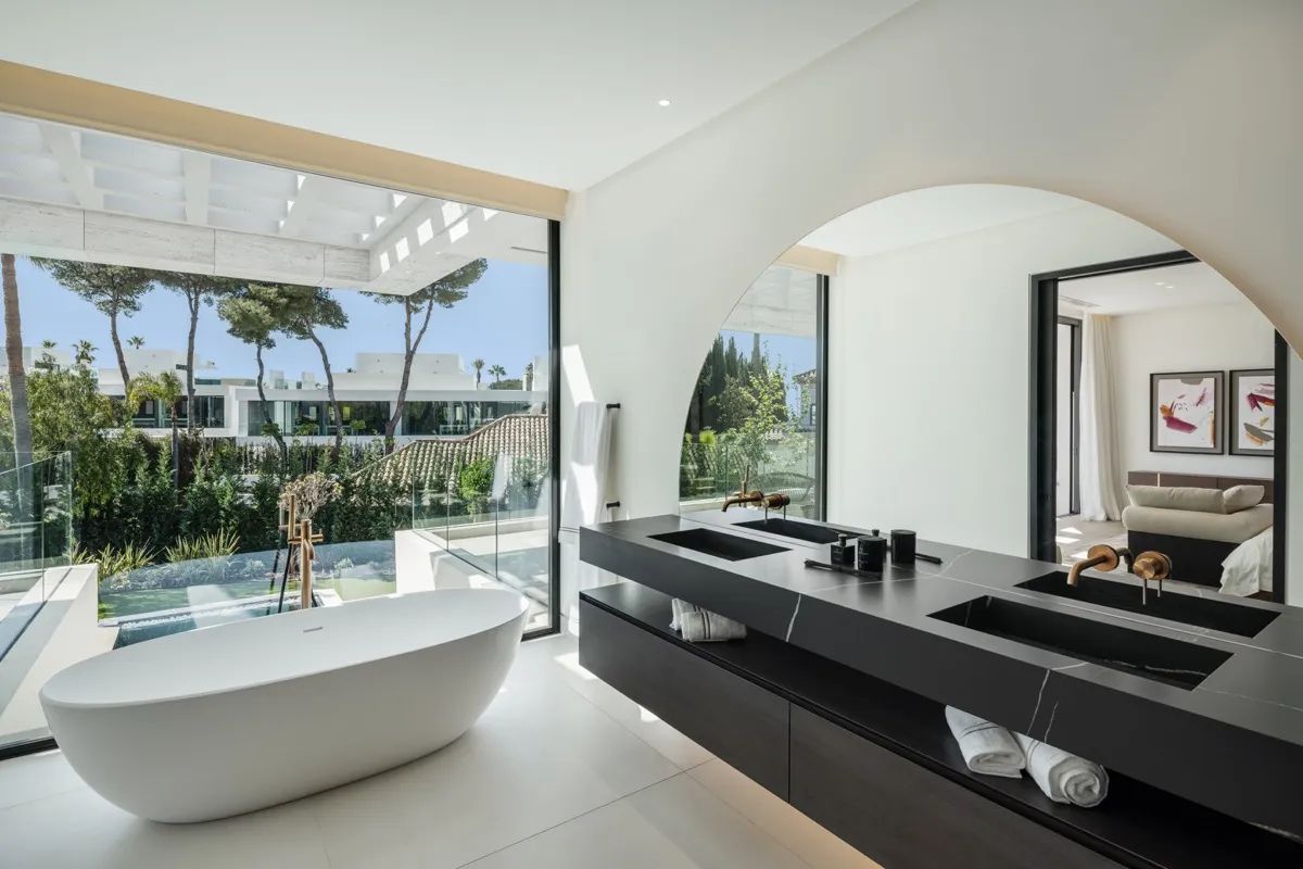 Een meesterwerk van moderne luxe: ontdek deze unieke villa in Nueva Andalucía foto 16