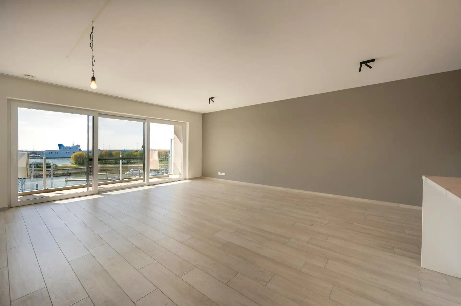 Ruim appartement met terras en zicht op jachthaven te koop foto 2