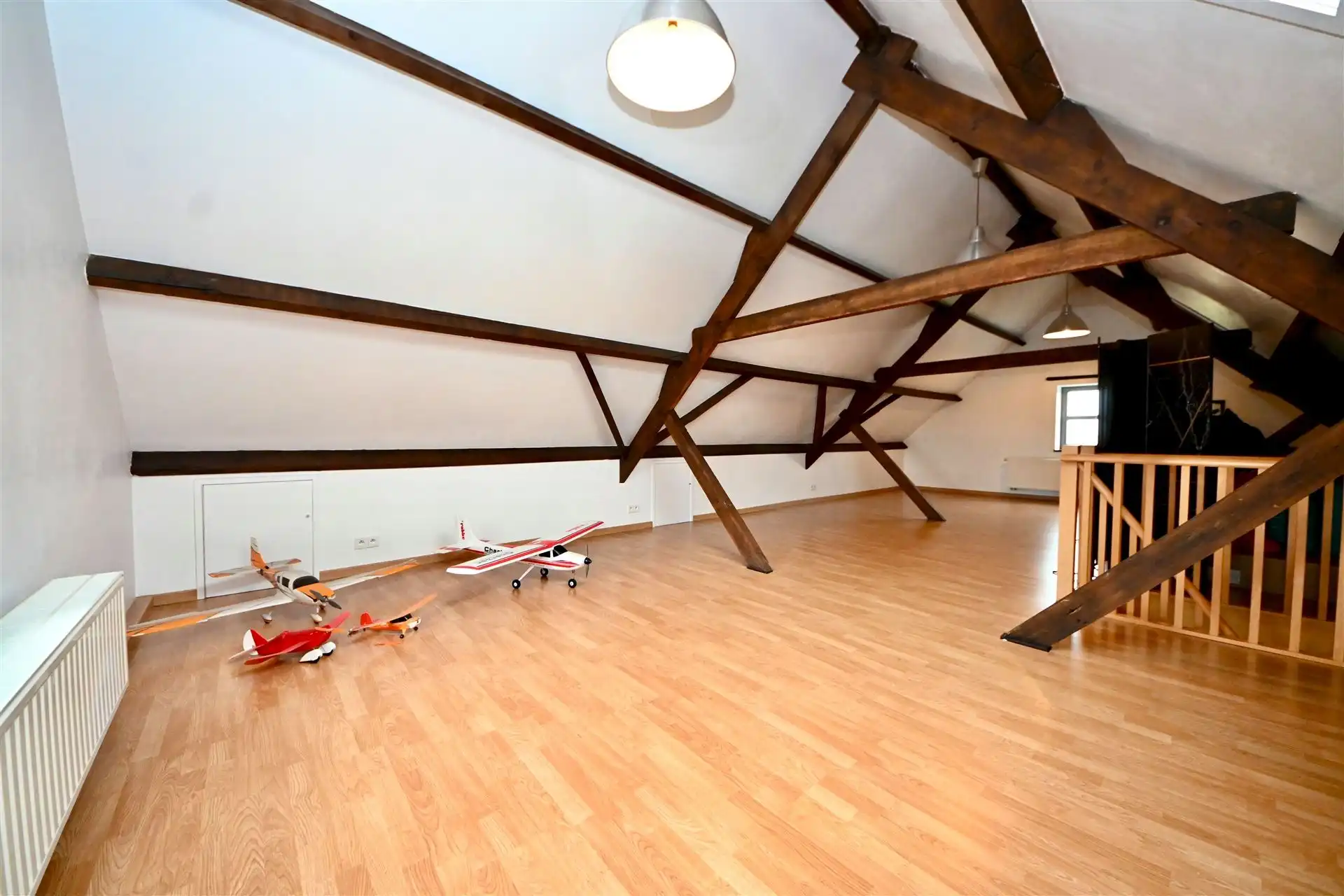 Woning met 4 slaapkamers en garage.  foto 15