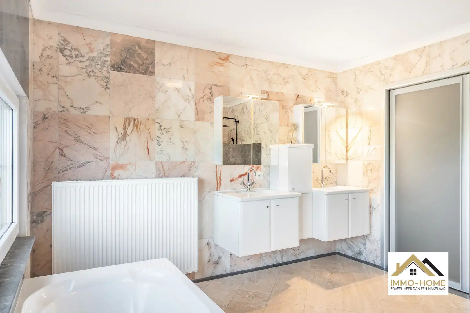 Ruime woning met prachtig uitzicht foto 18