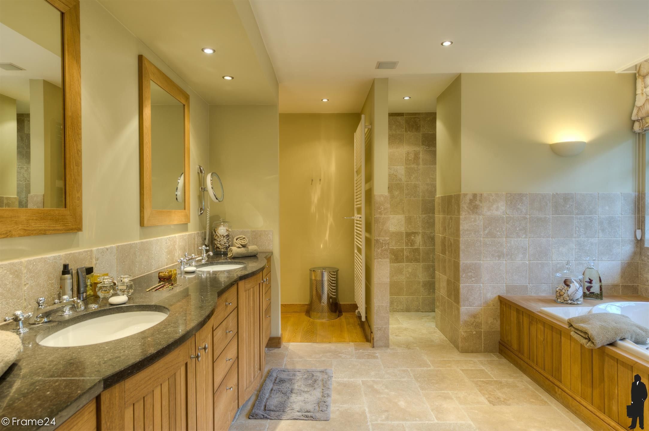 Markante villa op ca. 1 Ha. grens Brasschaat/Kapellen! foto 9