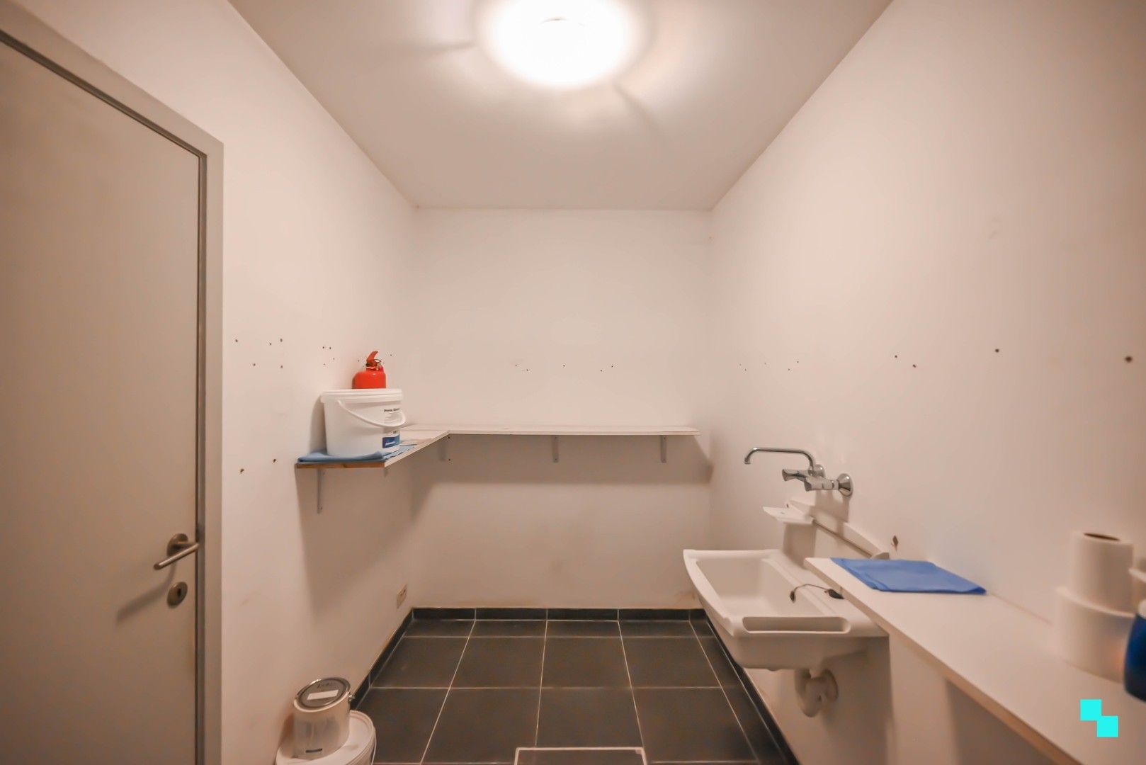 Goed onderhouden woning in het centrum van Oostrozebeke! foto 12