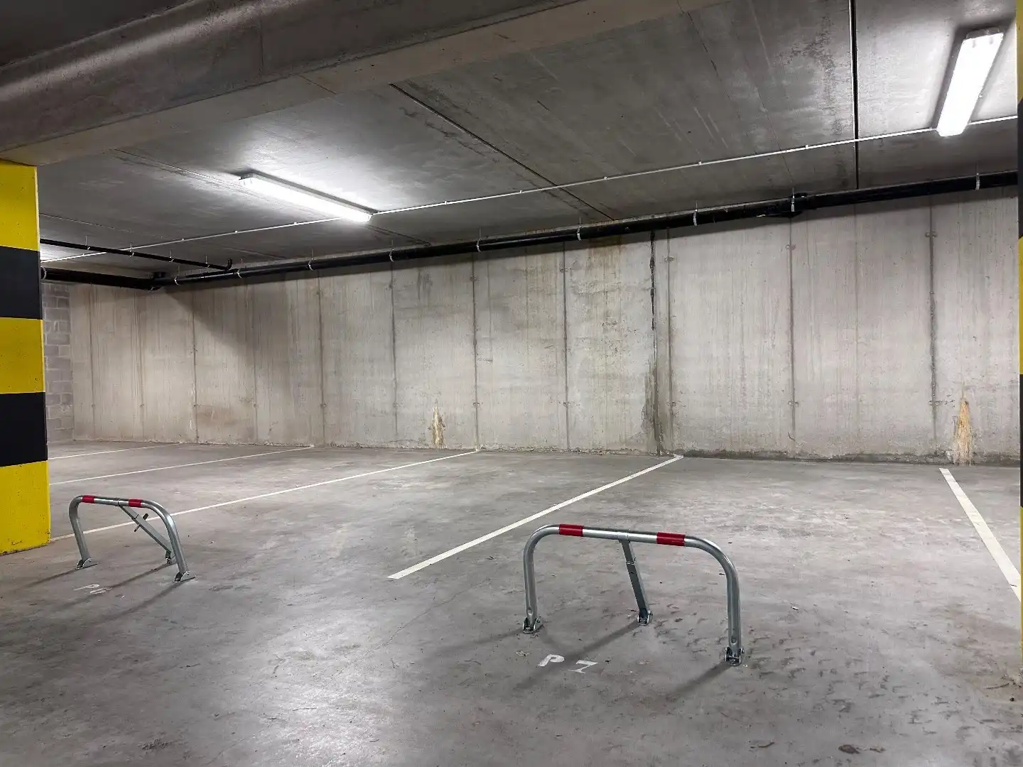 Ondergrondse parkeerplaats in centrum Gistel  foto {{pictureIndex}}