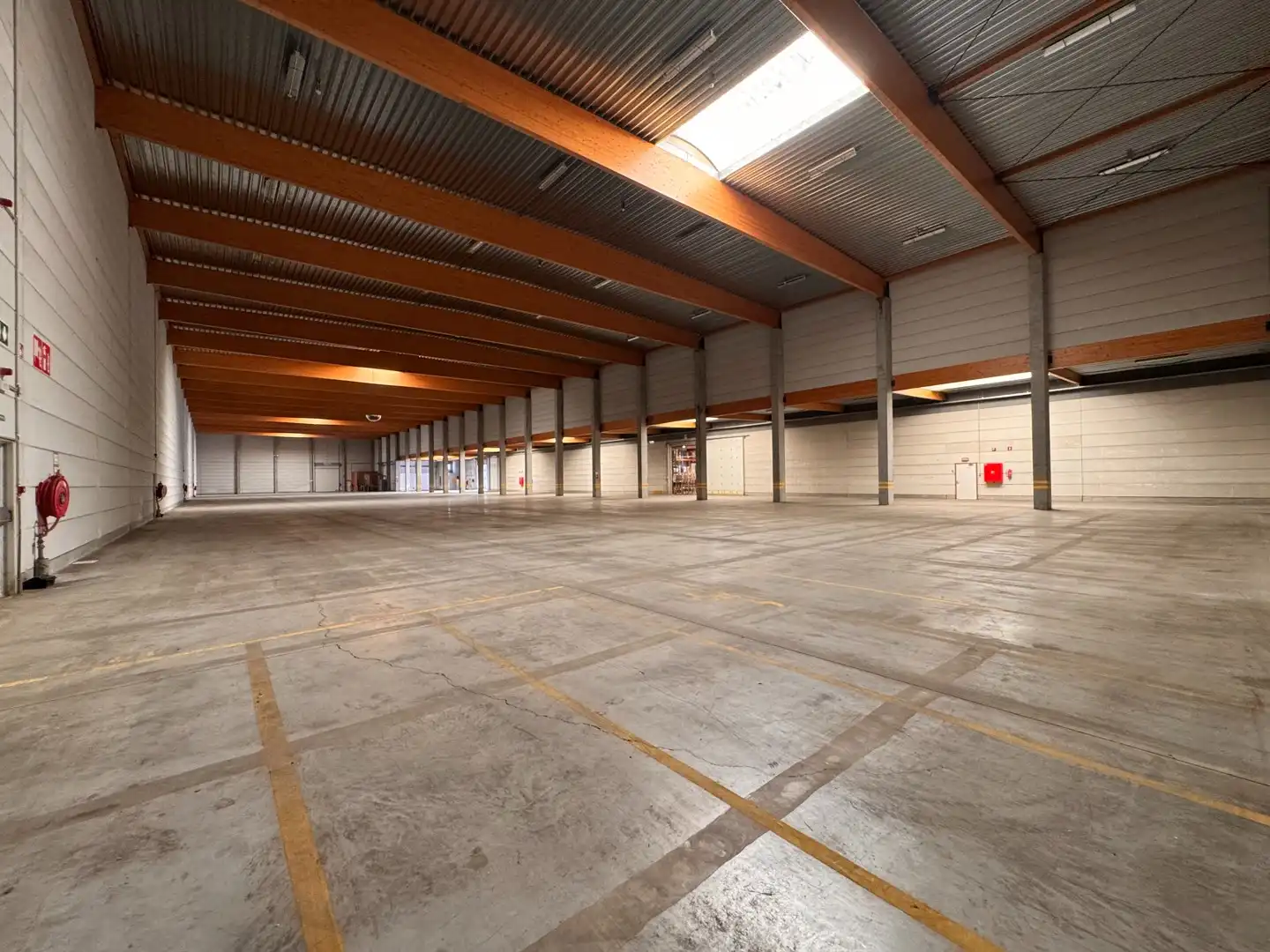 Logistiek magazijn (4.025 m²) op amper 2 min. van de A10 foto 4