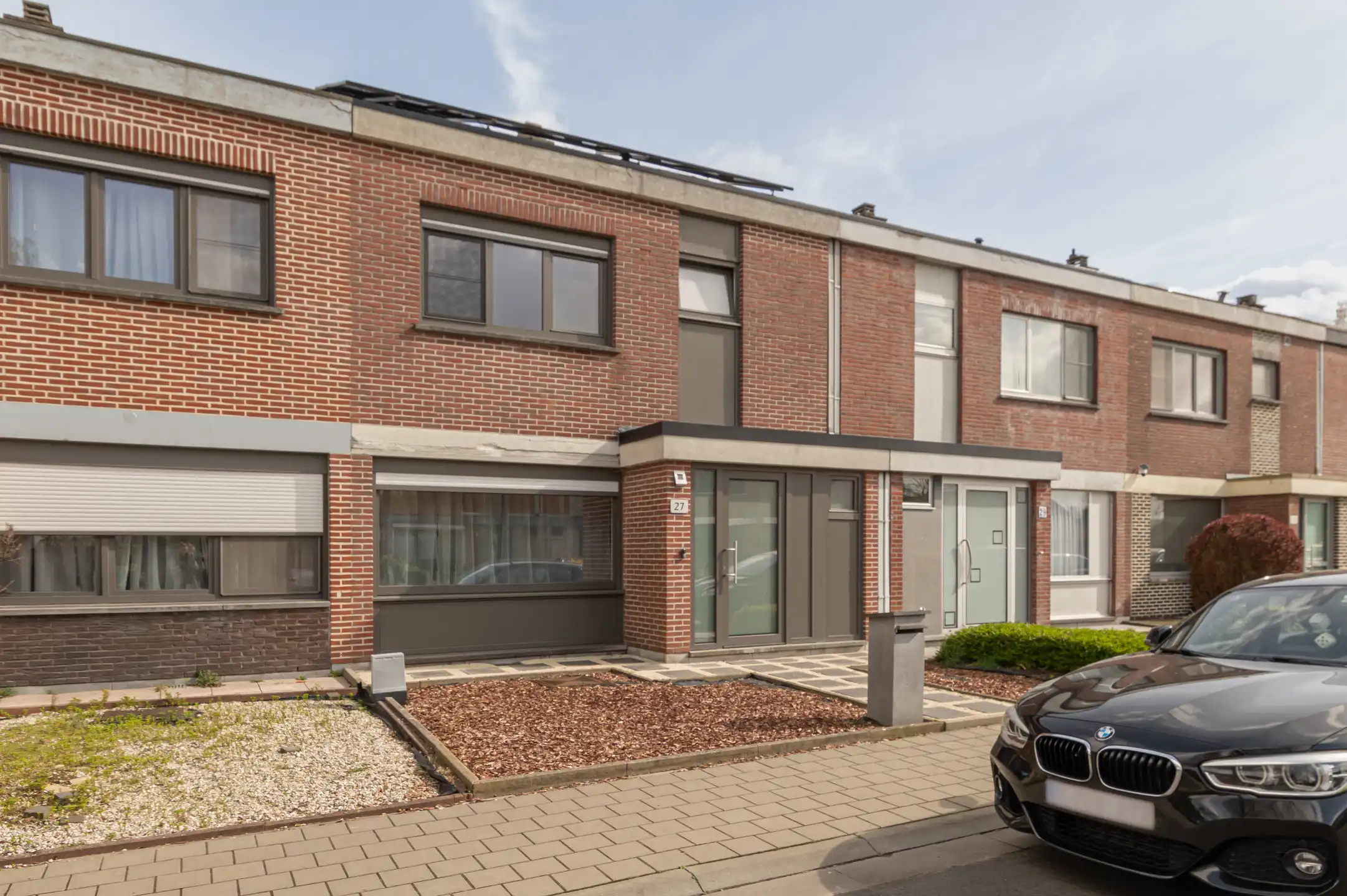 Gezellige gezinswoning in rustige wijk met uitweg  foto {{pictureIndex}}