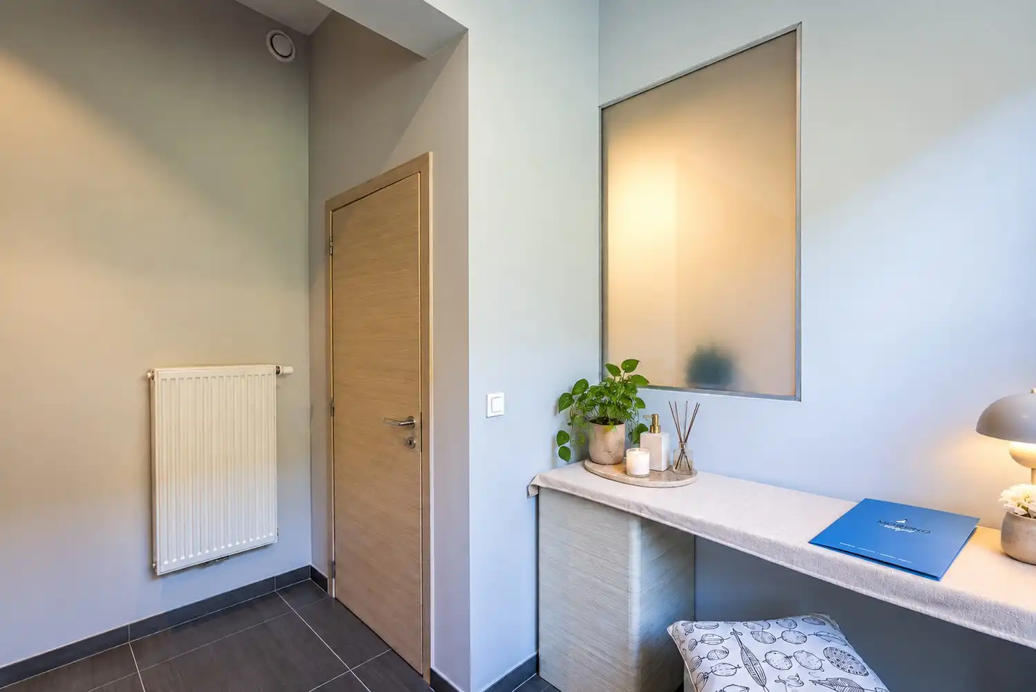 Stijlvol gerenoveerd appartement met hoge plafonds, 2 slpks vlak bij zee te koop in Oostende foto 14