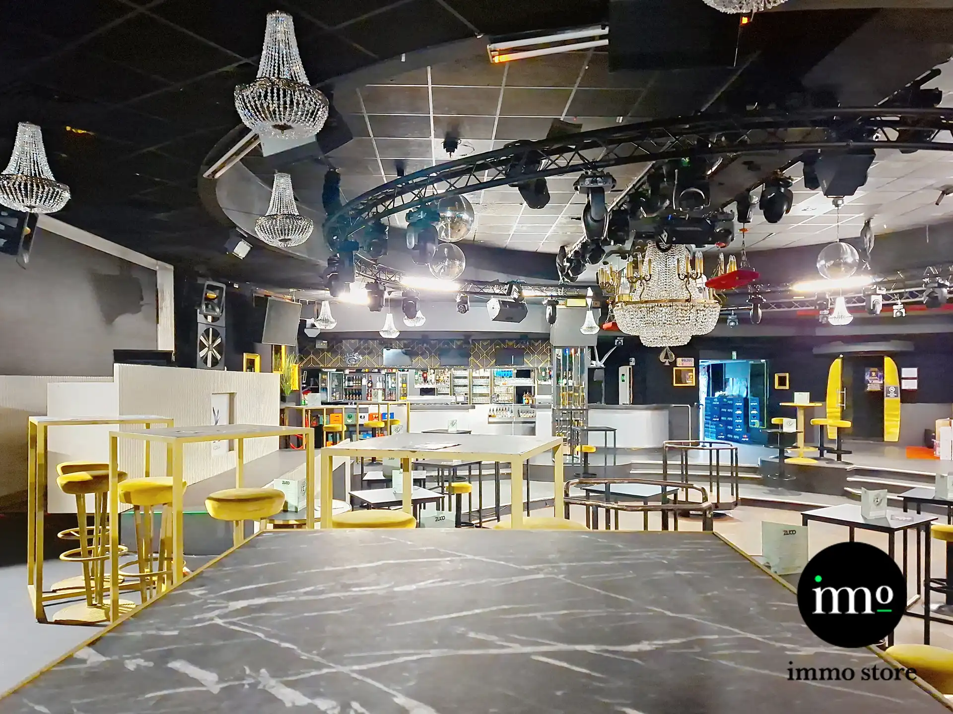 Nightclub met 4 bars en veel meer! foto 11