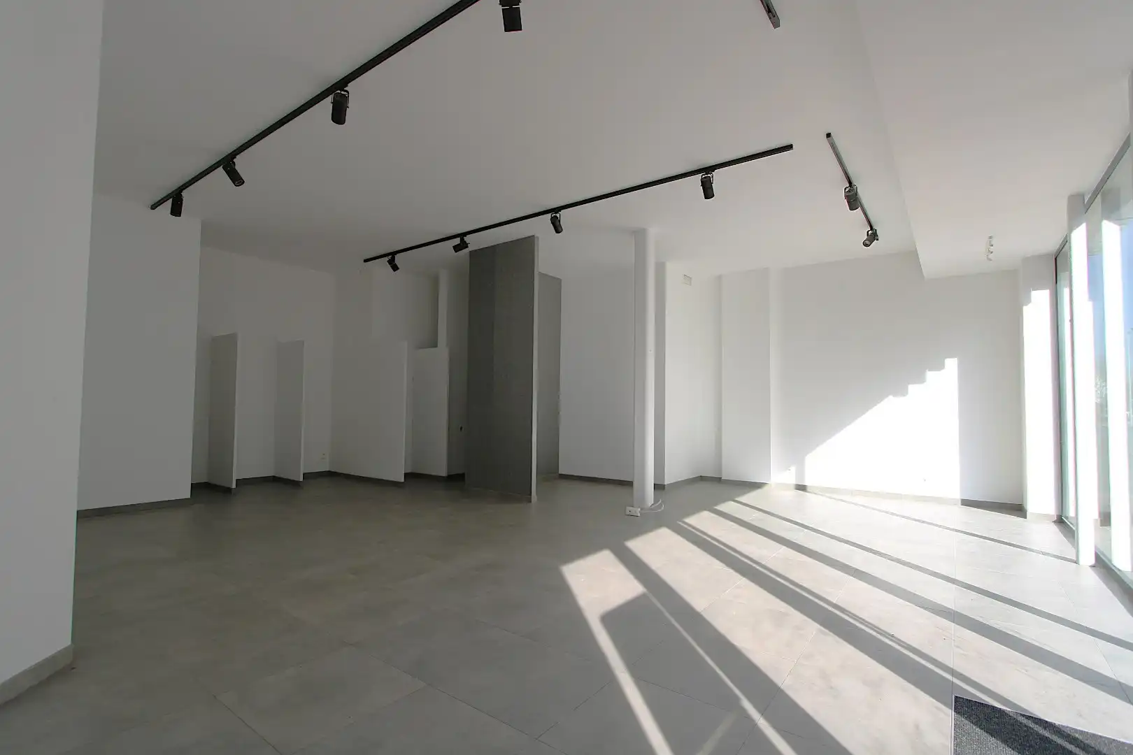 Verhuurd handelspand te koop op enkele stappen van de Lippenslaan  foto 7