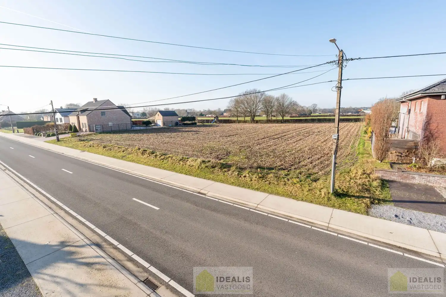 KNAPPE BOUWKAVEL (16A93CA) VOOR OPEN BEBOUWING OP EEN TOPLOCATIE, IN HET RUSTIG GELEGEN GROTE-BROGEL (PEER)! Deze bouwkavel met een oppervlakte van 16a 93ca biedt de mogelijkheid voor het bouwen van een prachtige eengezinswoning met aan de achterzijde van het perceel een prachtige vergezicht. De kavel is gelegen vlak bij de dorpskern van het gezellige Grote-Brogel en op enkele autominuten verwijderd van de centra van Peer, Kaulille, Bocholt en Bree. Ideaal voor zij die op zoek zijn naar een ruim perceel voor open bebouwing. foto 4