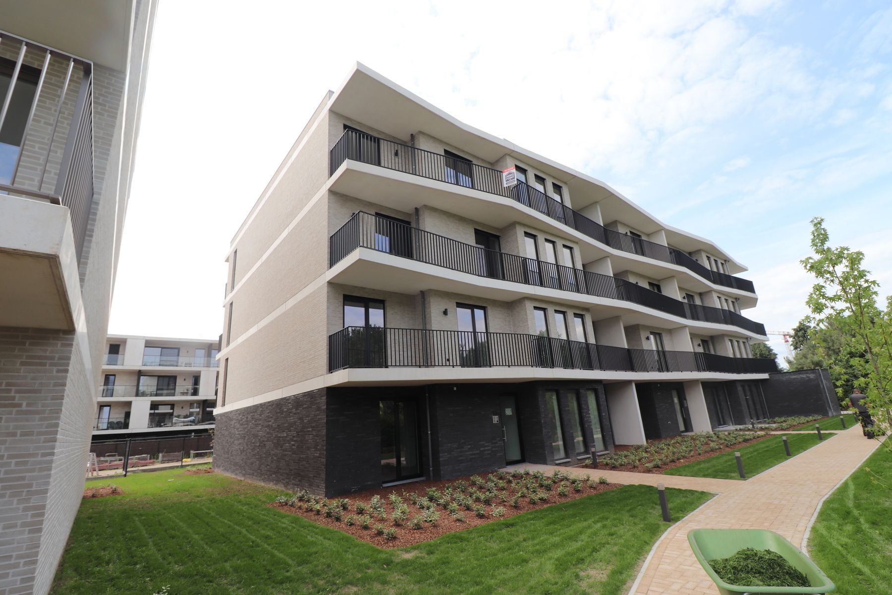 Prachtig nieuwbouwappartement op de bovenste verdieping rechts met 2 terrassen, autostaanplaats en berging. foto 20