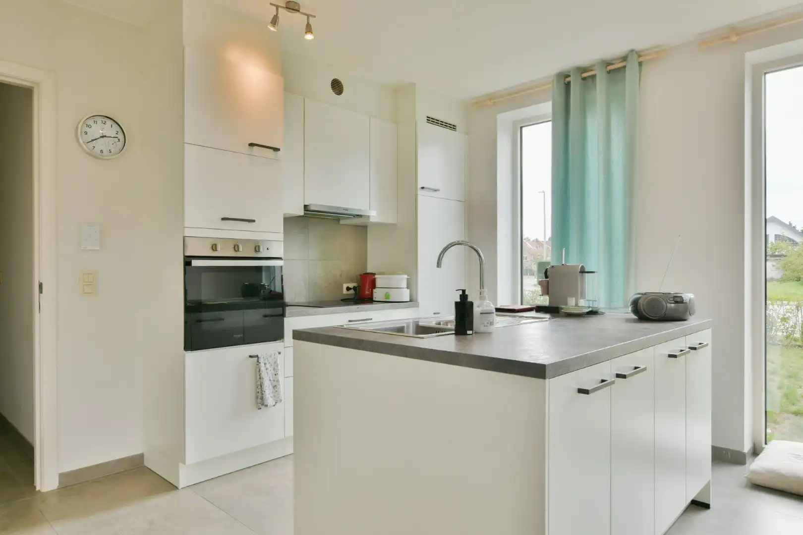 Gelijkvloers nieuwbouwapp met 2 slpks, tuin en garage te Brugge foto 5