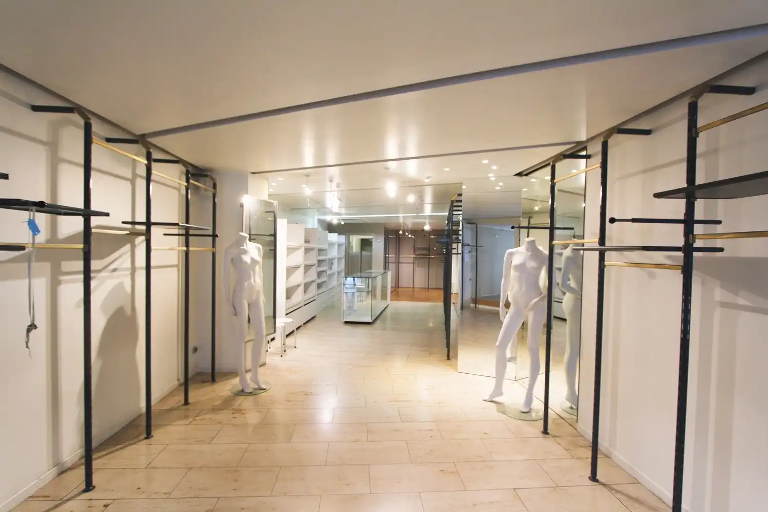 Handelsgelijkvloers op top locatie in Sint-Truiden! foto 2