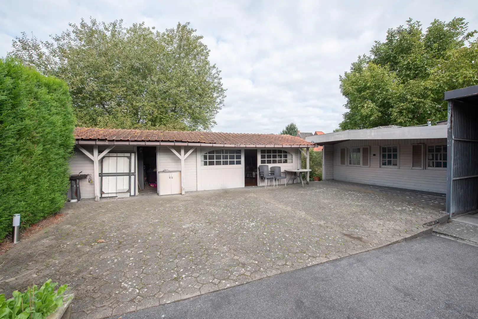 Halfopen bebouwing met 2 slaapkamers op groot perceel van 1305 m² foto 15