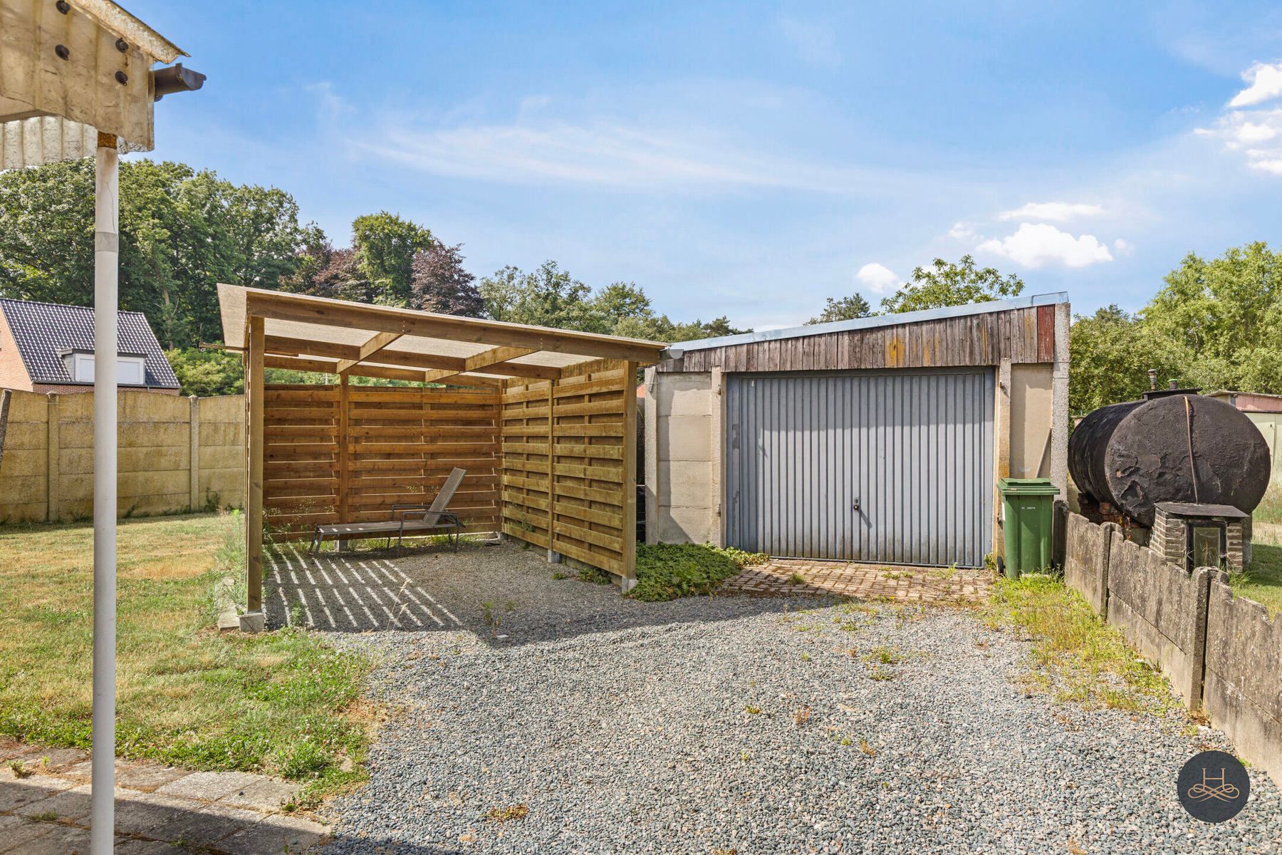 Te renoveren ruime woning met grote tuin en terras foto 19
