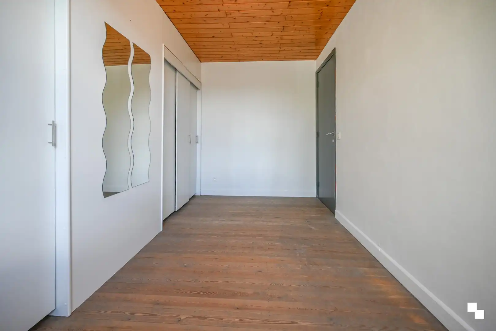 Rijwoning met uitweg achteraan en ruime garage te Izegem foto 19