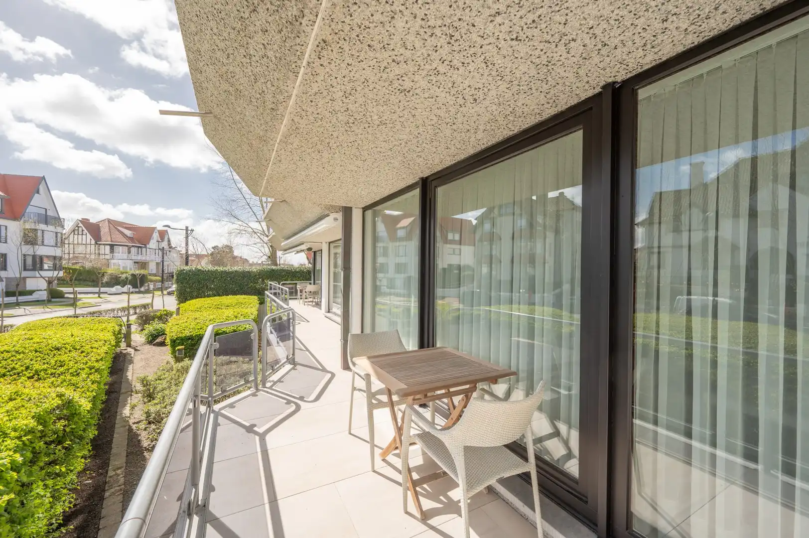Uniek appartement van ongeveer 300 m2 met een prachtige privatieve tuin. foto 20