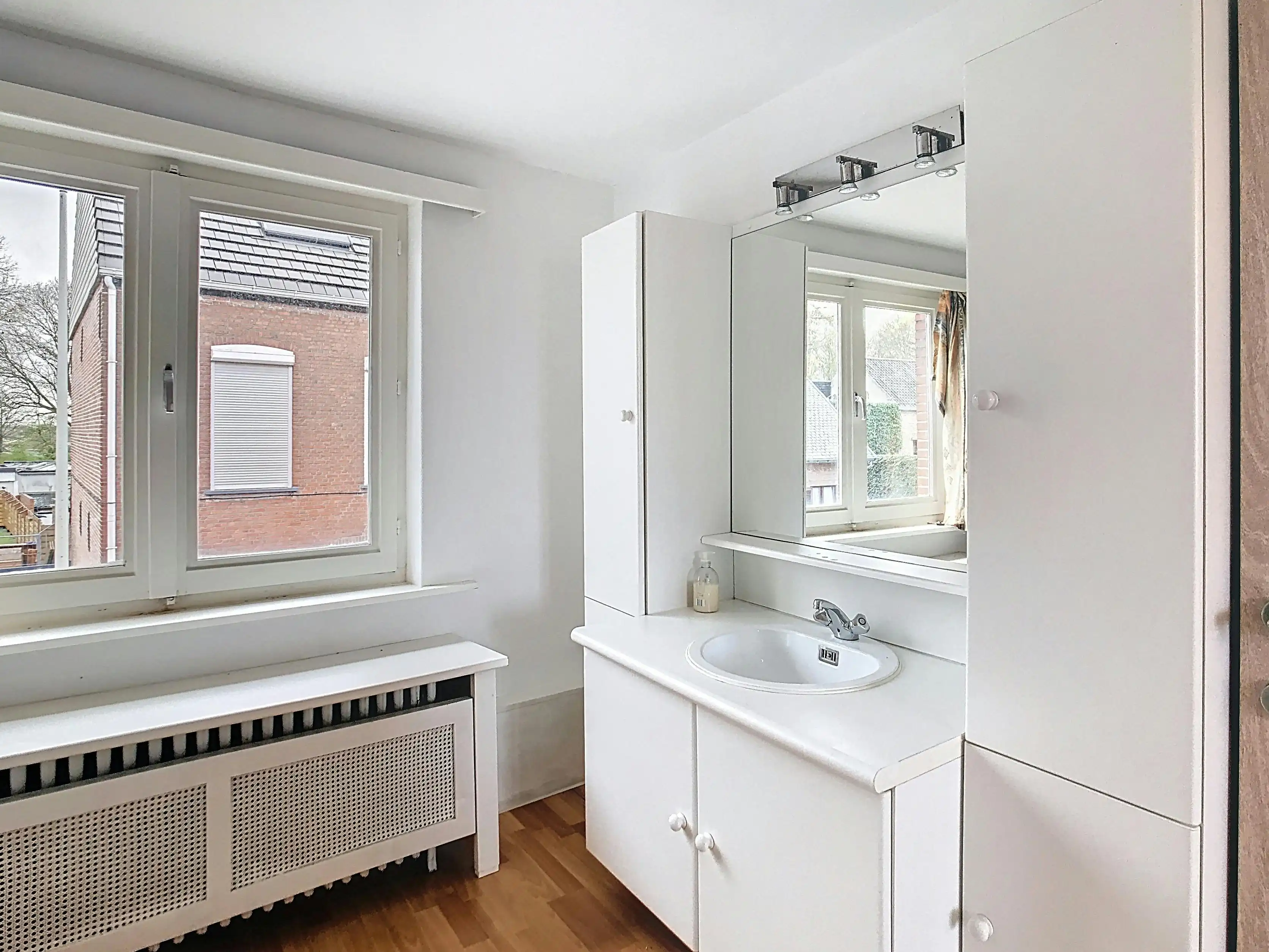 Ruime goed gelegen woning met bureau of praktijkruimte foto 12