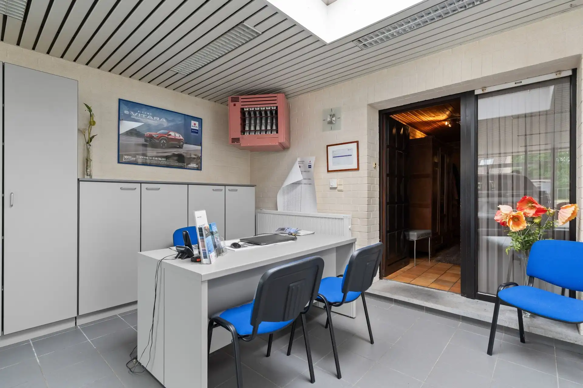 2 Vergunde magazijnen, showroom en woning op een ruim perceel foto 11