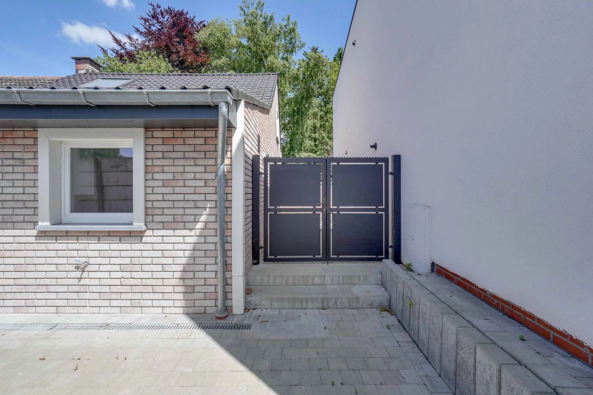 Gerenoveerde woning aan de stadsrand foto 15