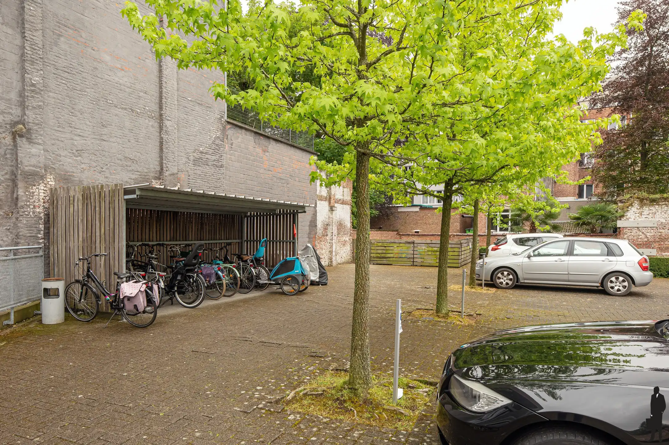 4 gerenoveerde kantoorruimtes (geheel of gedeeltelijk te huren) in een karaktervolle geklasseerde herenwoning met uitstekende bereikbaarheid en ruime parkeervoorzieningen. foto 38