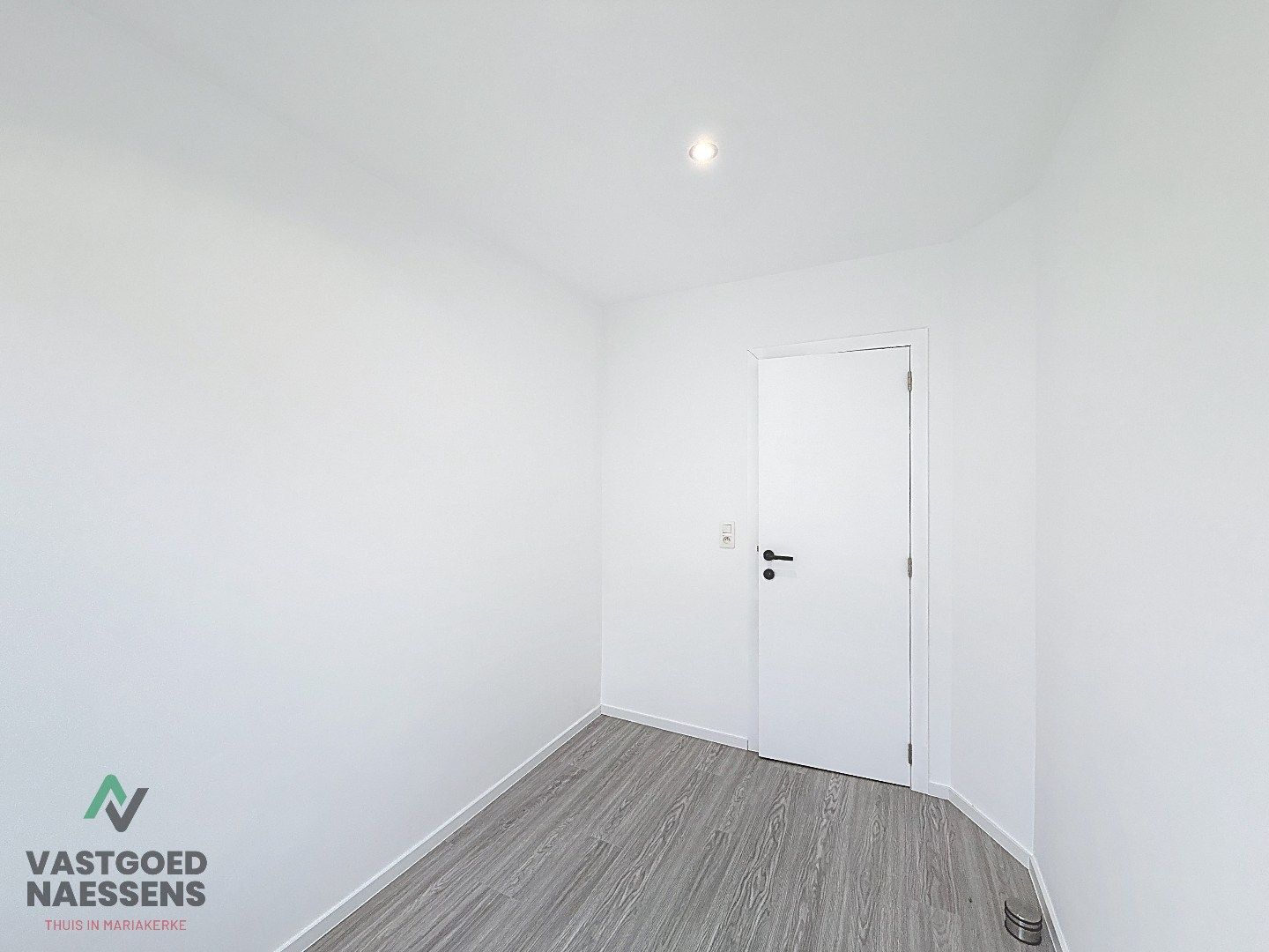 VOLLEDIG GERENOVEERDE WONING MET TUIN / 5 SLPK  foto 18