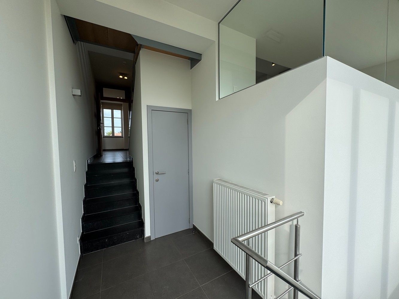 TE HUUR: Ruim Duplex-appartement met 4 staanplaatsen in Diepenbeek foto 11