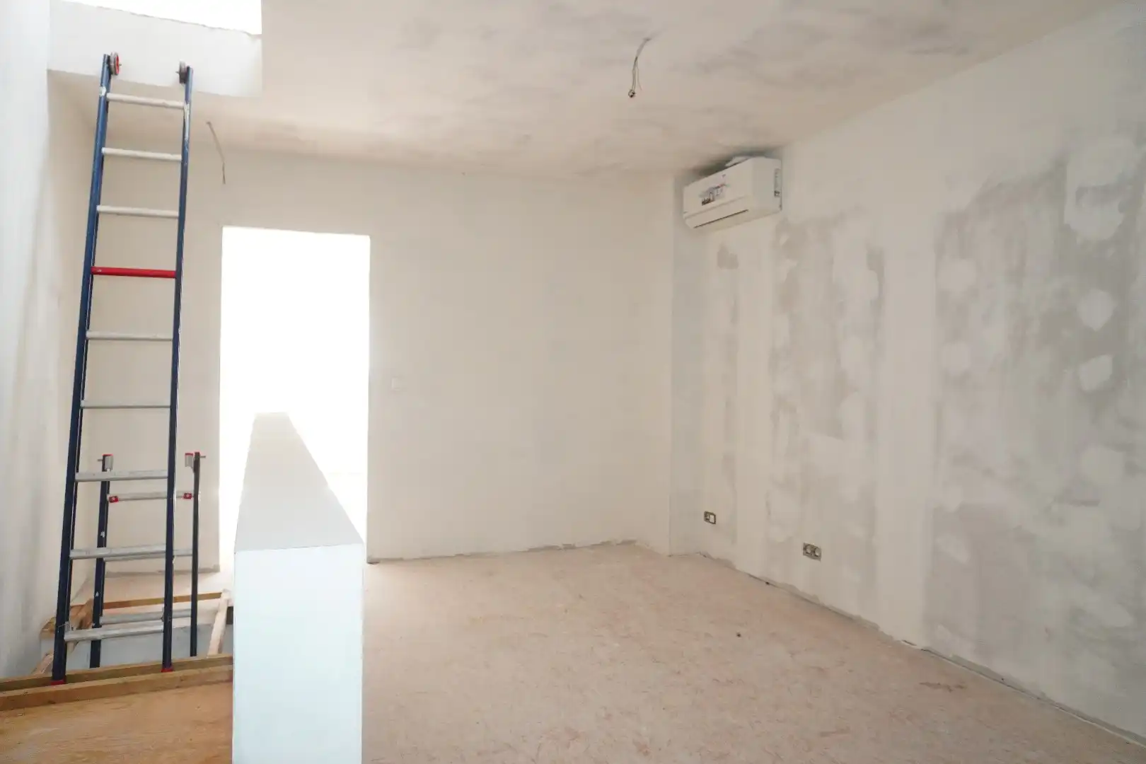 Gerenoveerde rijwoning in Lokeren, centrum. foto 12