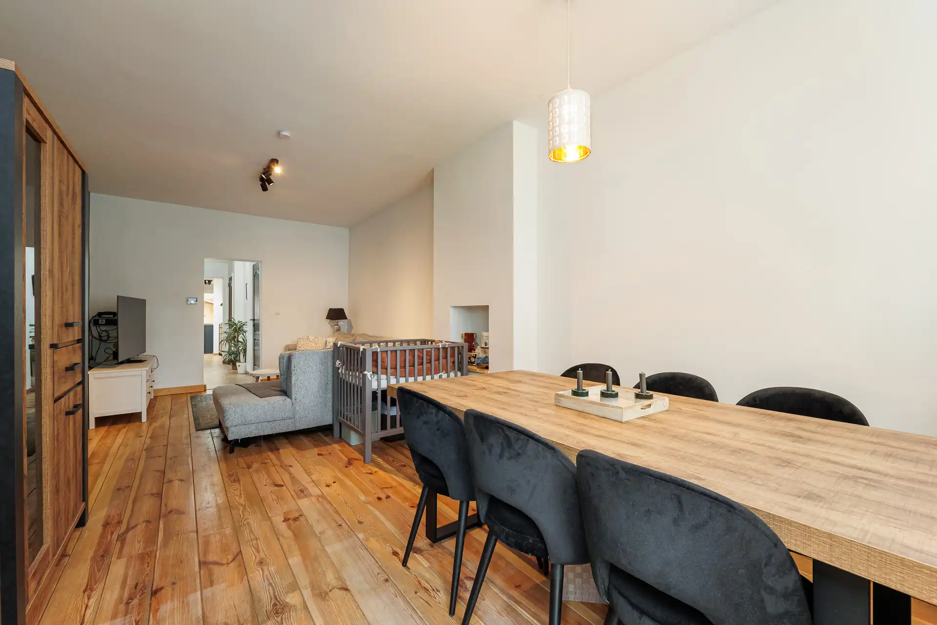 Instapklare gezinswoning met 3 slaapkamers en tuin! foto 3