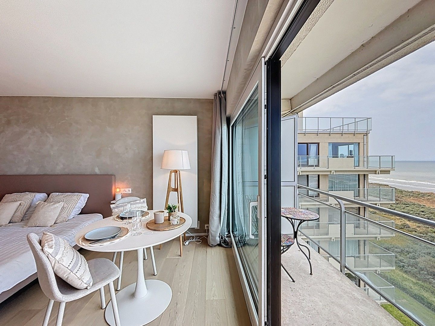 Luxe Studio met Frontaal Zeezicht – Volledig Gerenoveerd foto 14