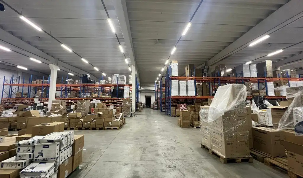 Bedrijfsgebouw met laadkades te huur in Ronse foto 3