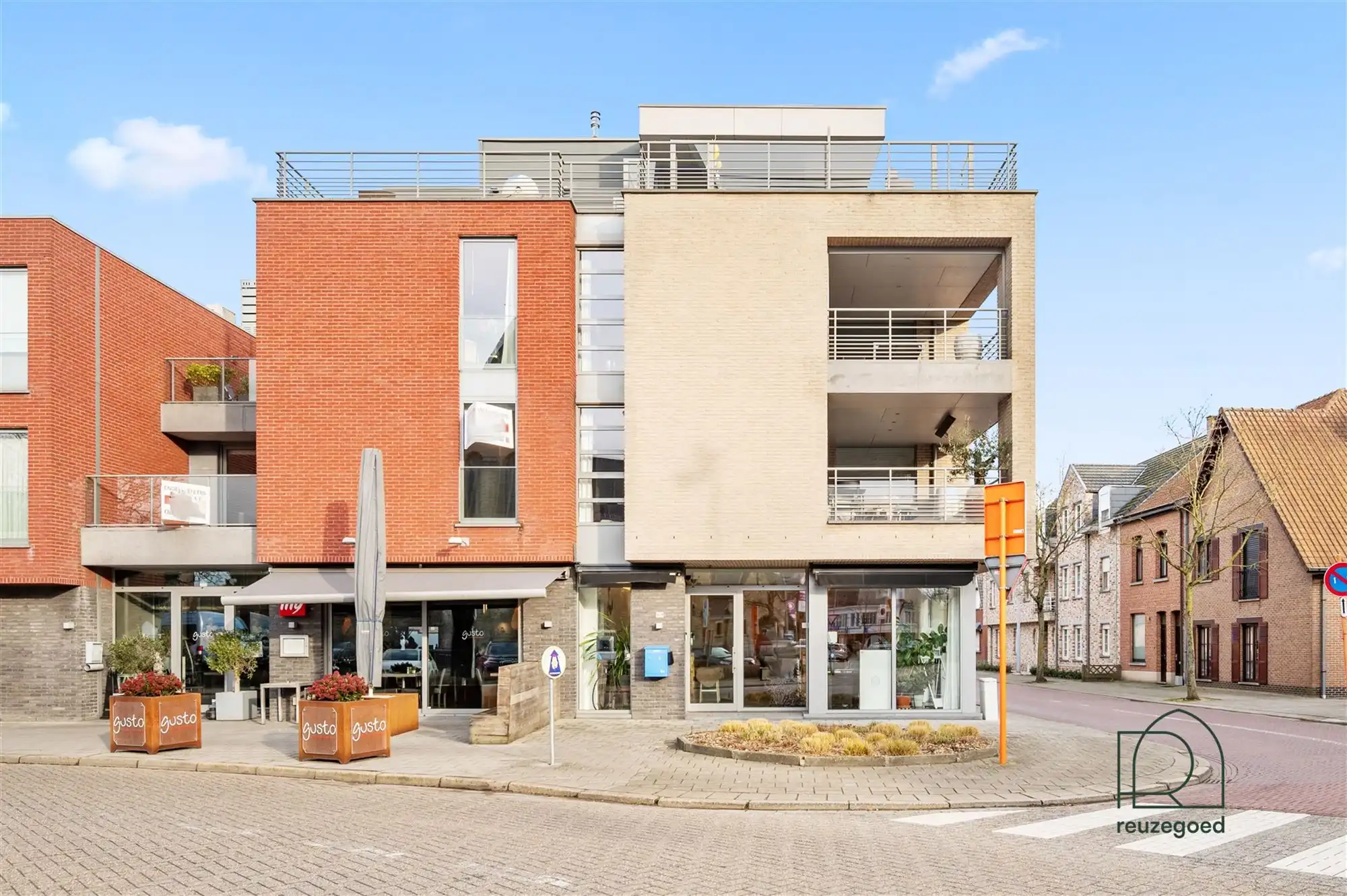 Handelspand met topligging op het Kerkplein van Bonheiden foto 25