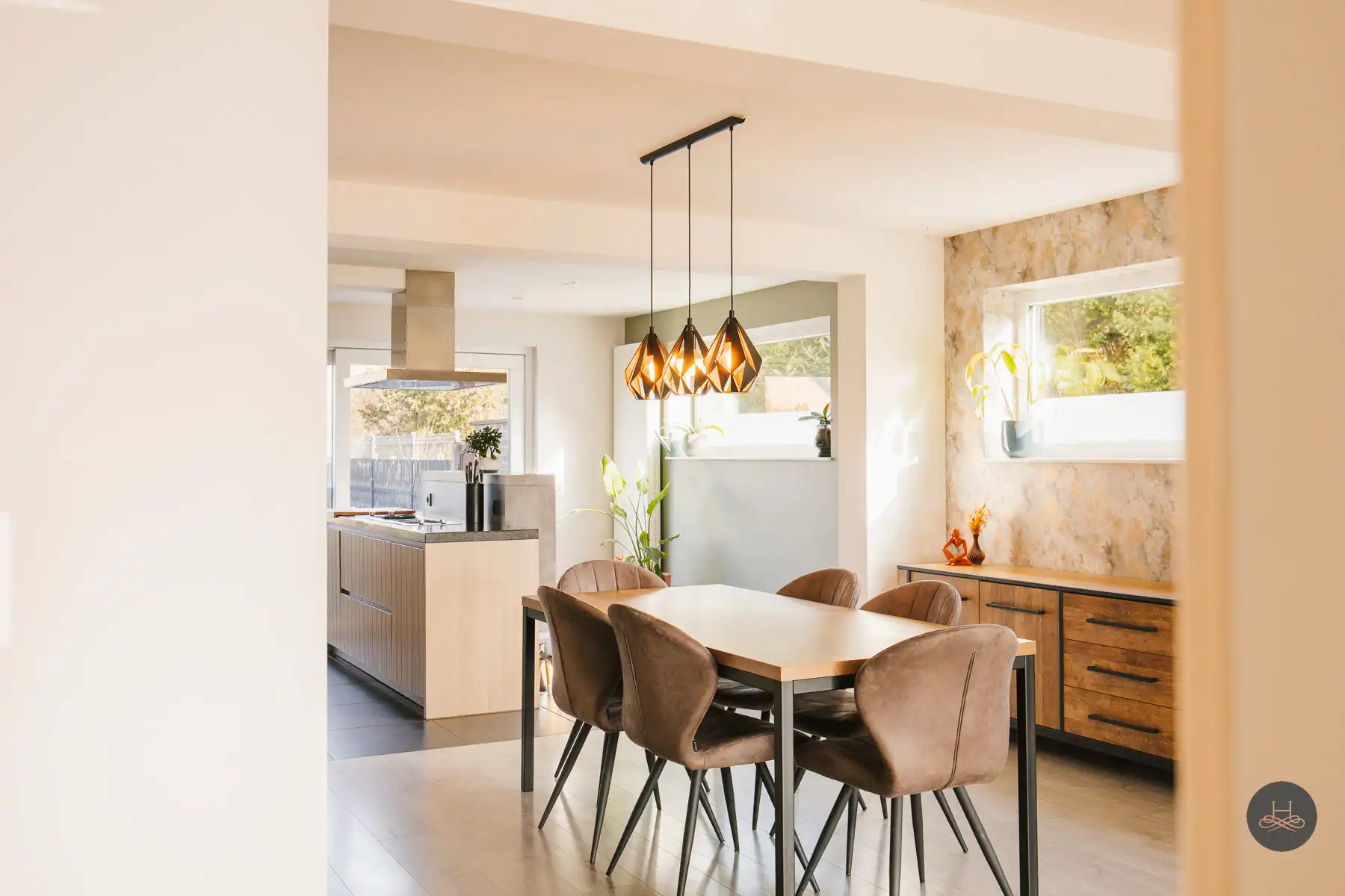 Recent energiezuinige halfopen woning op een royaal perceel foto 3