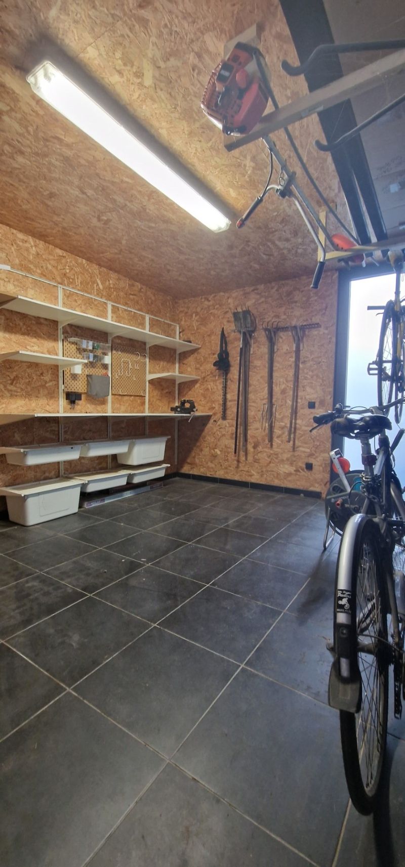 INSTAPKLARE HALFOPEN BEBOUWING MET VIER SLAAPKAMERS TE HUUR IN WONDELGEM foto 16