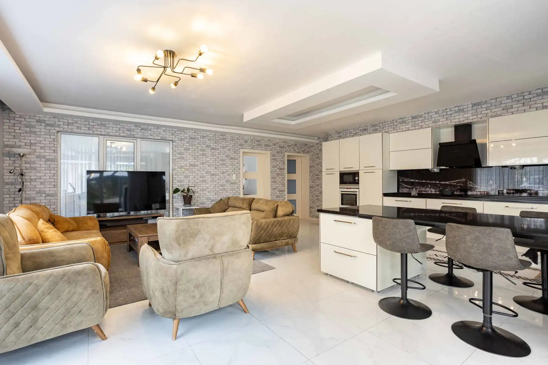 Instapklare HOB met 4 slaapkamers en tuin! foto 10