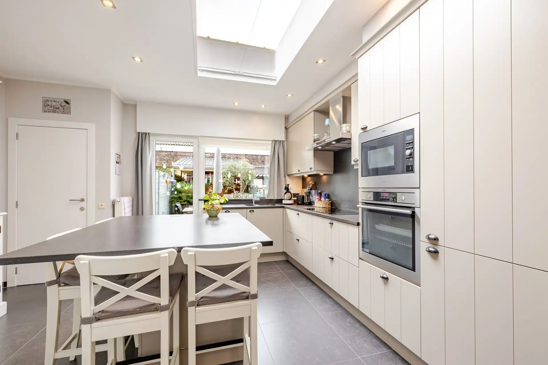 Instapklare woning op toplocatie in de stad! foto 9