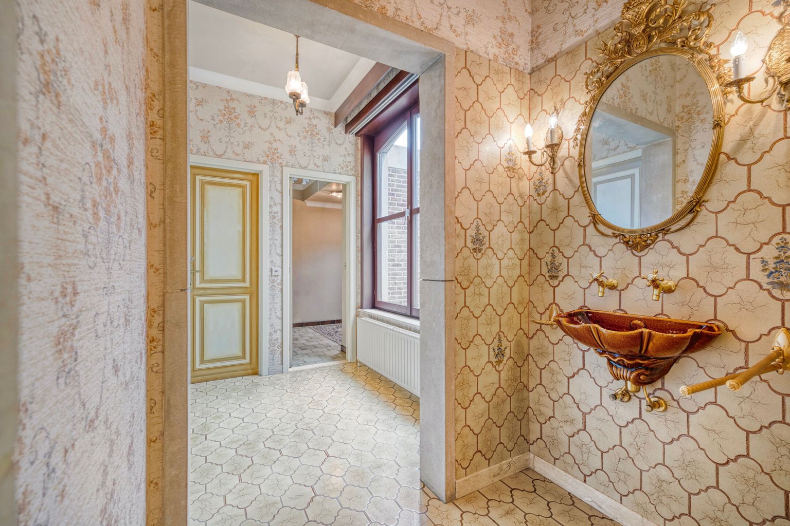 STATIGE VILLA VOOR PRIVE OF VRIJ BEROEP MET RUIME TUIN  foto 3