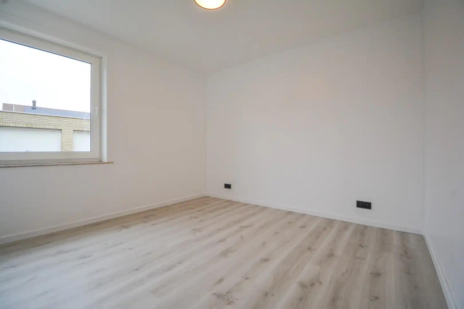 Instapklaar gelijkvloers appartement met garage te Roeselare foto 11
