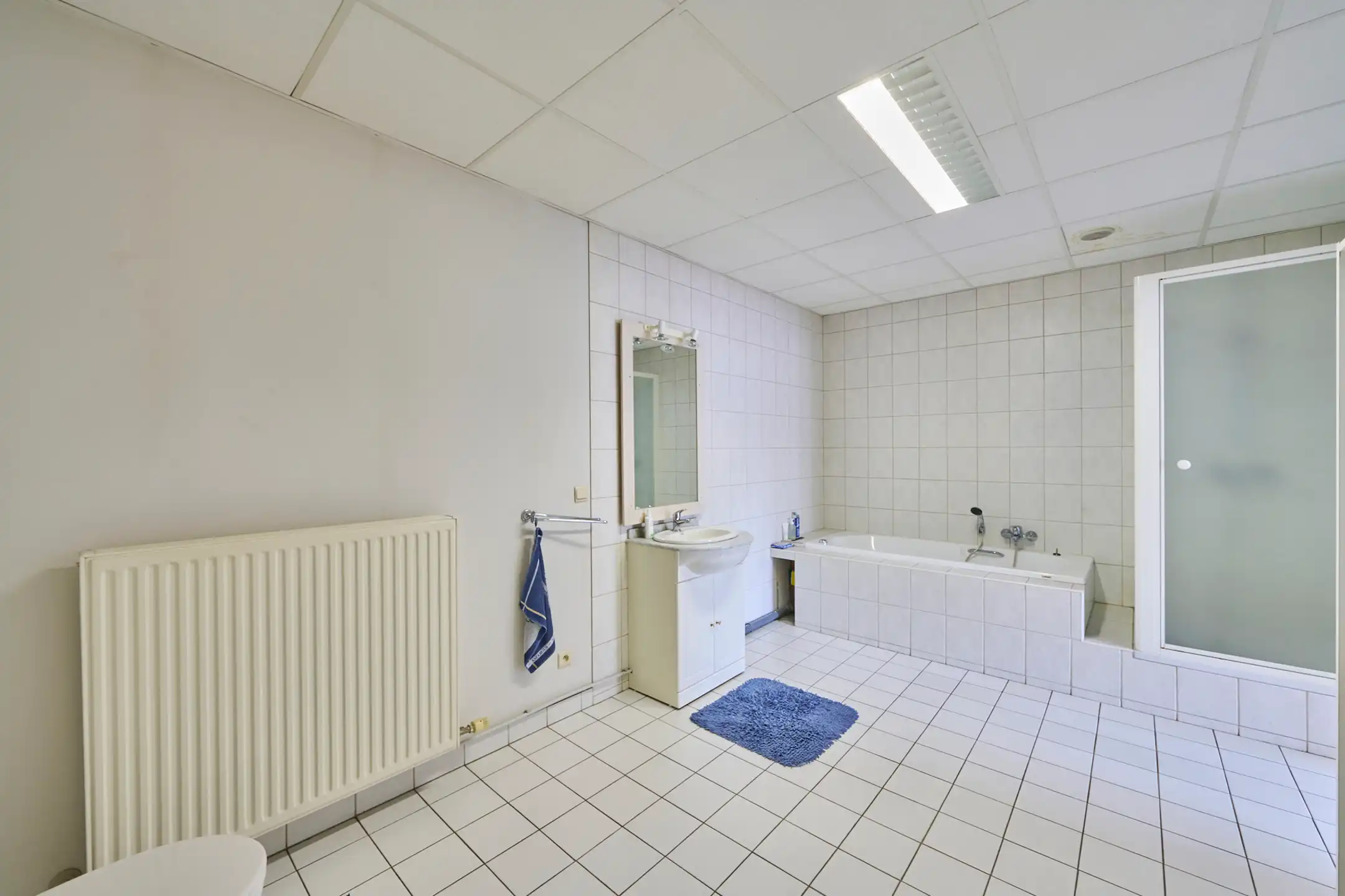 TE HUUR- HAL & KANTOOR in topconditie foto 25